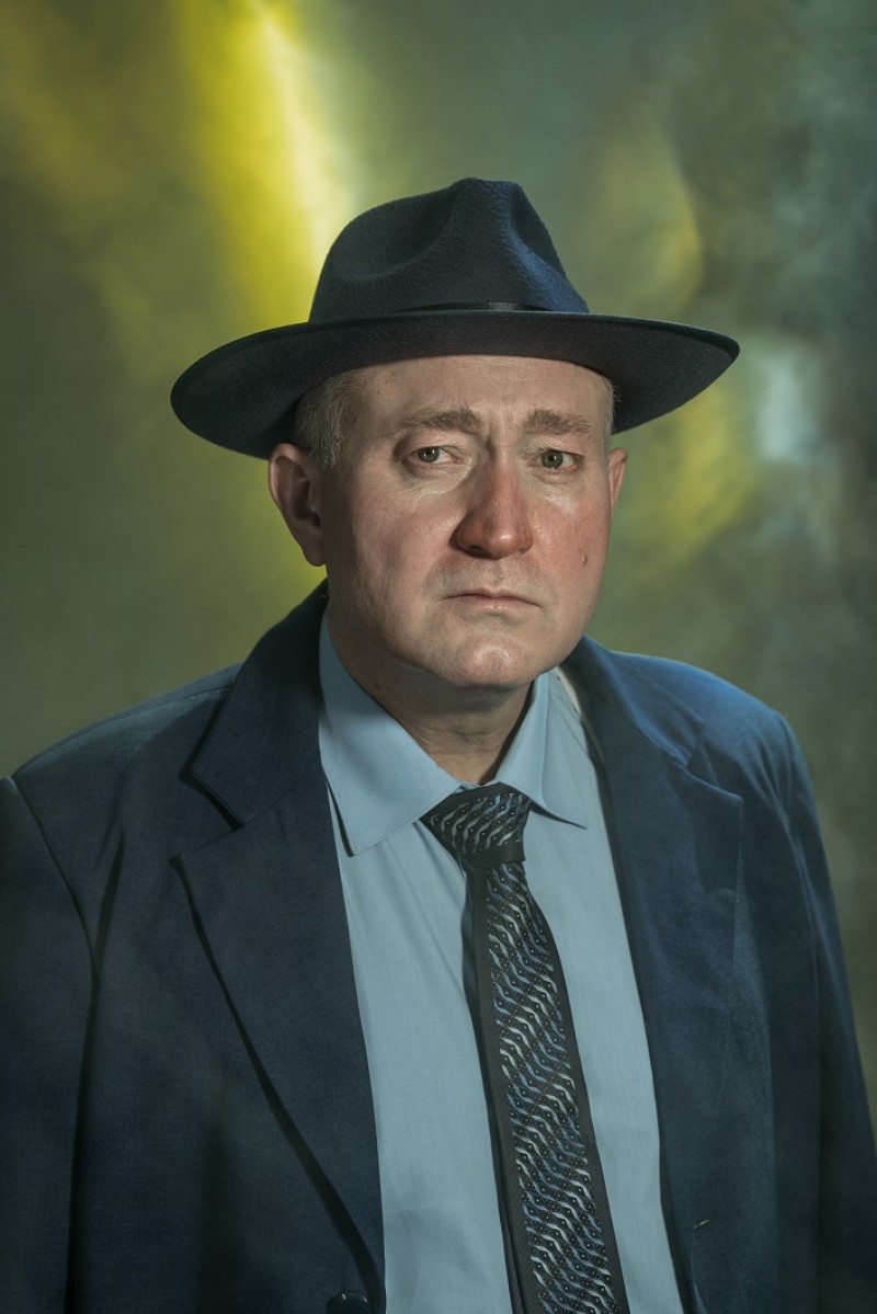 Александр Комаров - артист драмы, заведующий мастерской декораций и бутафории